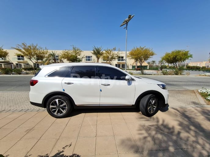 Dubai'de kiralık KIA Sorento (Beyaz), 2020