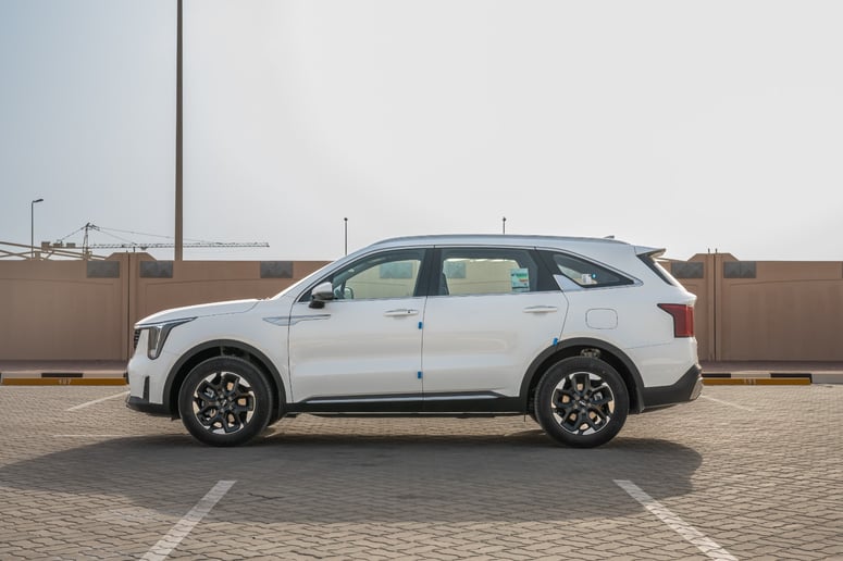 KIA Sorento (Wei&szlig;), 2024  zur Miete in Abu Dhabi
