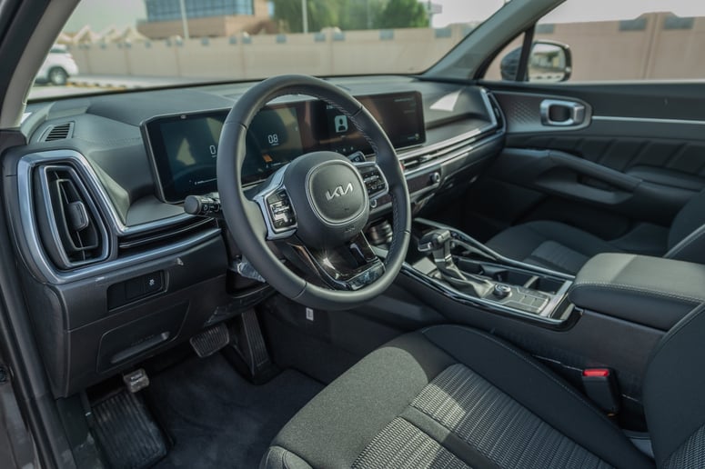 KIA Sorento (Wei&szlig;), 2024  zur Miete in Abu Dhabi