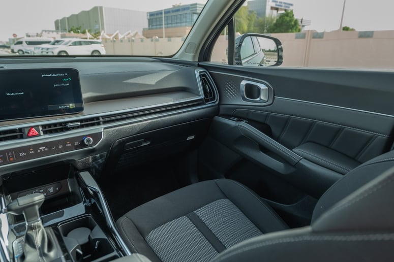 KIA Sorento (Wei&szlig;), 2024  zur Miete in Abu Dhabi