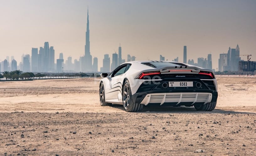Dubai'de kiralık Lamborghini Evo (Beyaz), 2020