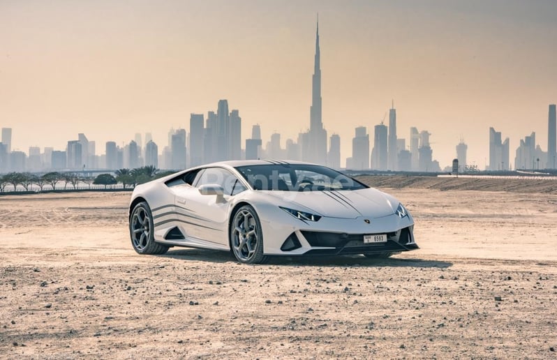 Dubai'de kiralık Lamborghini Evo (Beyaz), 2020