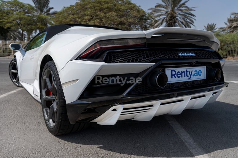 Lamborghini Huracan Evo Spyder (Wei&szlig;), 2020  zur Miete in Dubai