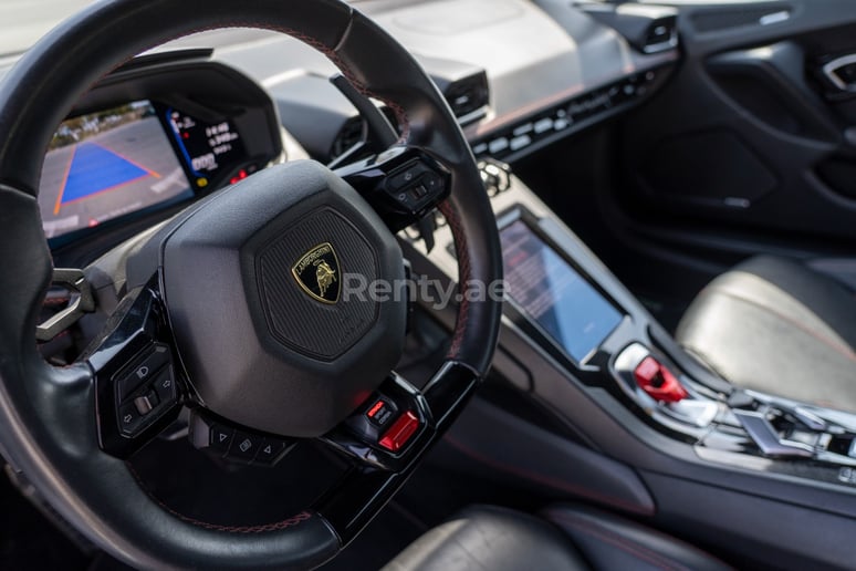Lamborghini Huracan Evo Spyder (Wei&szlig;), 2020  zur Miete in Dubai