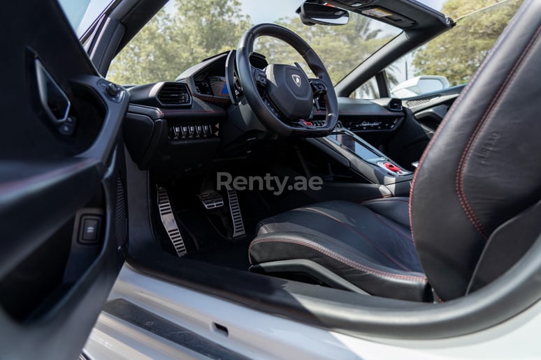 Lamborghini Huracan Evo Spyder (Wei&szlig;), 2020  zur Miete in Dubai