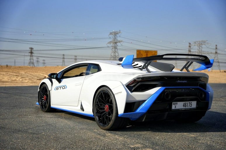 在迪拜 租 兰博基尼Huracan STO (白色), 2022