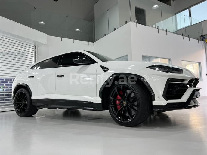 Lamborghini Urus (Wei&szlig;), 2019  zur Miete in Dubai