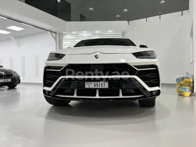 Lamborghini Urus (Wei&szlig;), 2019  zur Miete in Dubai