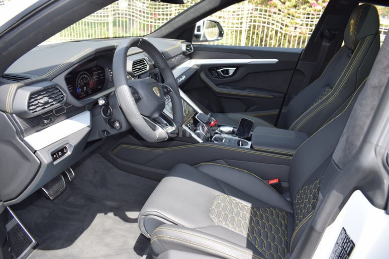 Lamborghini Urus (Белый), 2020 для аренды в Дубай