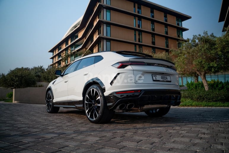 Lamborghini Urus (Wit), 2020 te huur in Dubai
