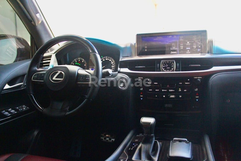 Lexus LX 570 Signature (Blanc), 2020 &agrave; louer &agrave; Duba&iuml;