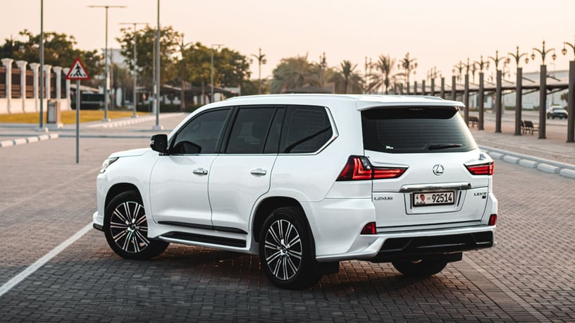 إيجار لكزس LX 570 (أبيض), 2021 في أبو ظبي