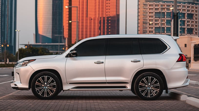 إيجار لكزس LX 570 (أبيض), 2021 في أبو ظبي