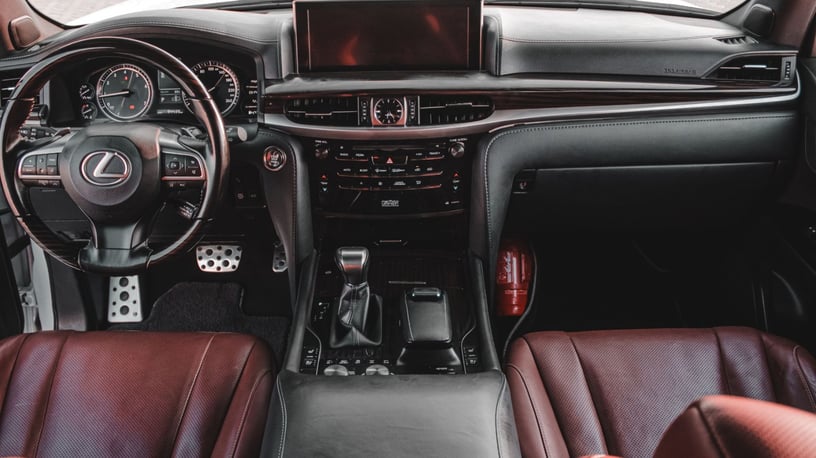 إيجار لكزس LX 570 (أبيض), 2021 في أبو ظبي