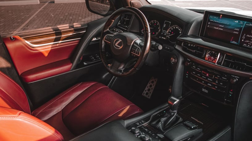 إيجار لكزس LX 570 (أبيض), 2021 في أبو ظبي