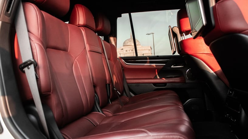إيجار لكزس LX 570 (أبيض), 2021 في أبو ظبي