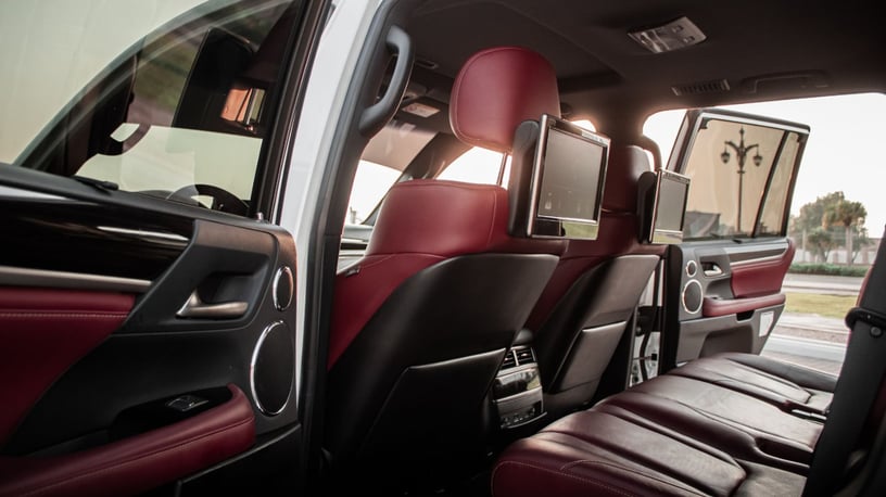 إيجار لكزس LX 570 (أبيض), 2021 في أبو ظبي
