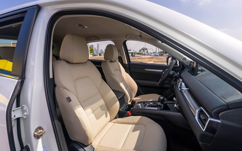 Mazda CX5 (Wit), 2024 te huur in Ras Al Khaimah