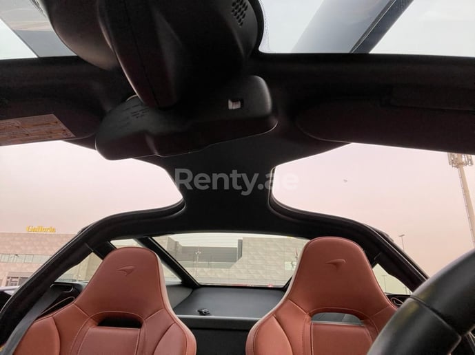 McLaren 720 S (Blanc), 2020 &agrave; louer &agrave; Duba&iuml;