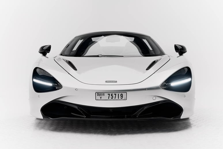McLaren 720 S (Grise), 2022 &agrave; louer &agrave; Duba&iuml;