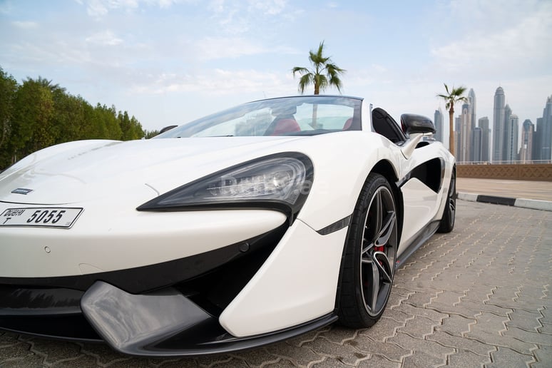 إيجار مكلارين 570S سبايدر (كابورليه) (أبيض), 2020 في دبي