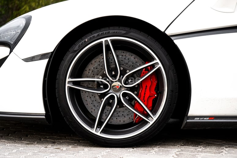 إيجار مكلارين 570S سبايدر (كابورليه) (أبيض), 2020 في دبي