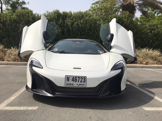 إيجار مكلارين 650S سبايدر (أبيض), 2015 في دبي