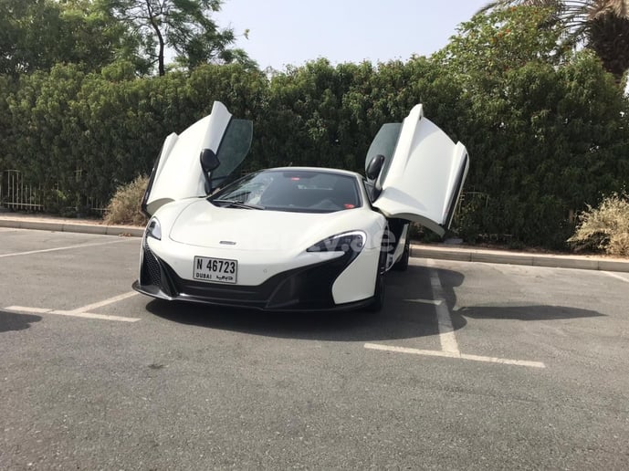 إيجار مكلارين 650S سبايدر (أبيض), 2015 في دبي