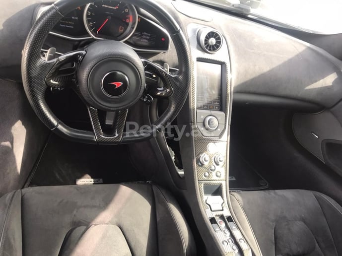إيجار مكلارين 650S سبايدر (أبيض), 2015 في دبي
