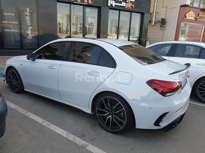 Mercedes A-Klasse (Wei&szlig;), 2020  zur Miete in Abu Dhabi