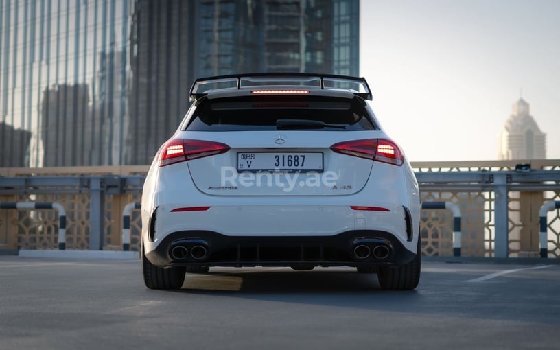 Mercedes A45 AMG (Blanc), 2021 &agrave; louer &agrave; Duba&iuml;
