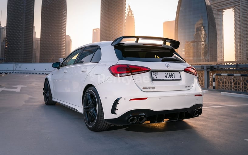Mercedes A45 AMG (Blanc), 2021 &agrave; louer &agrave; Duba&iuml;