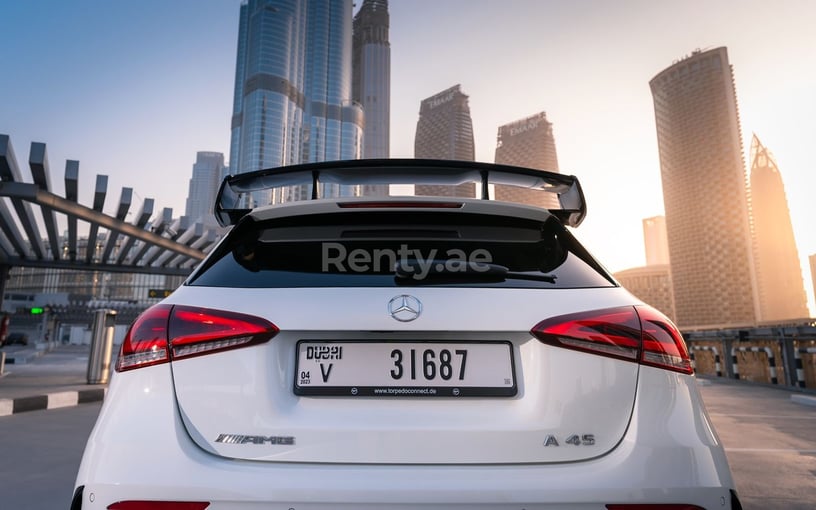 Mercedes A45 AMG (Blanc), 2021 &agrave; louer &agrave; Duba&iuml;