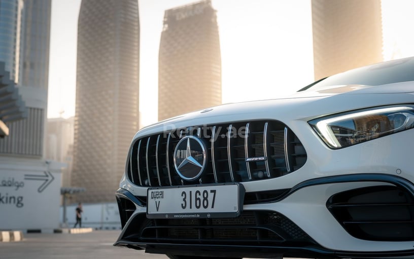 Mercedes A45 AMG (Blanc), 2021 &agrave; louer &agrave; Duba&iuml;