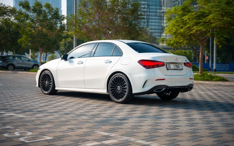 Mercedes A200 (Beyaz), 2025 - Res&uuml;'l-Hayme'deki leasing teklifleri