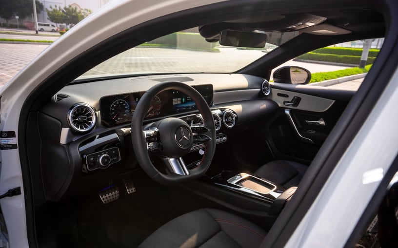 Mercedes A200 (Beyaz), 2025 - Res&uuml;'l-Hayme'deki leasing teklifleri