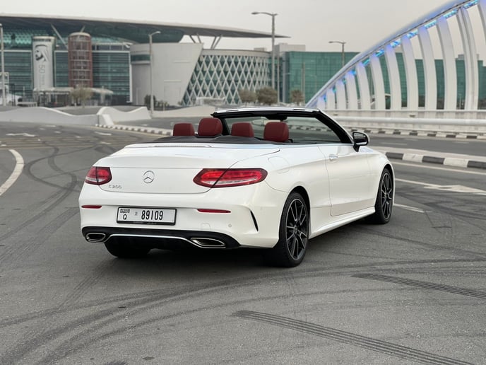 Mercedes Classe C (Blanc), 2019 &agrave; louer &agrave; Abu Dhabi