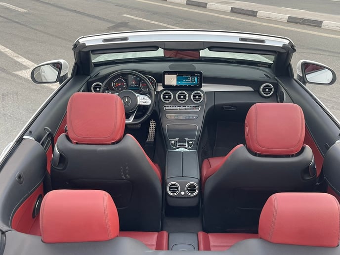 Mercedes Classe C (Blanc), 2019 &agrave; louer &agrave; Abu Dhabi