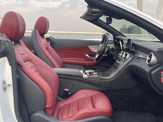 Mercedes Classe C (Blanc), 2019 &agrave; louer &agrave; Abu Dhabi