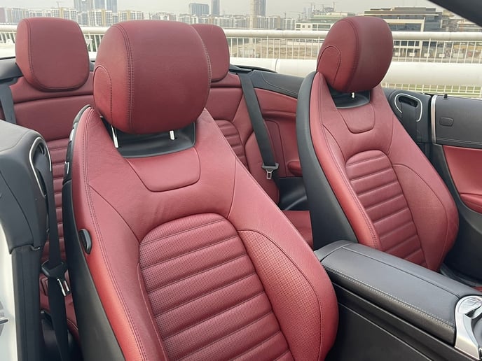 Mercedes Classe C (Blanc), 2019 &agrave; louer &agrave; Abu Dhabi
