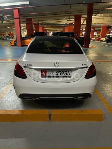 Dubai'de kiralık Mercedes C200 Serisi (Beyaz), 2019