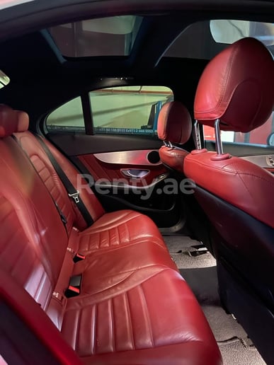 Dubai'de kiralık Mercedes C200 Serisi (Beyaz), 2019