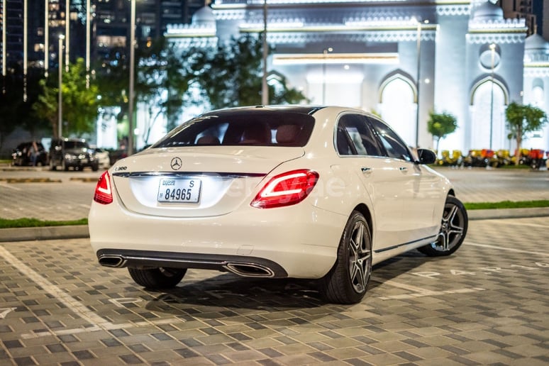 Dubai'de kiralık Mercedes C Serisi (Beyaz), 2019