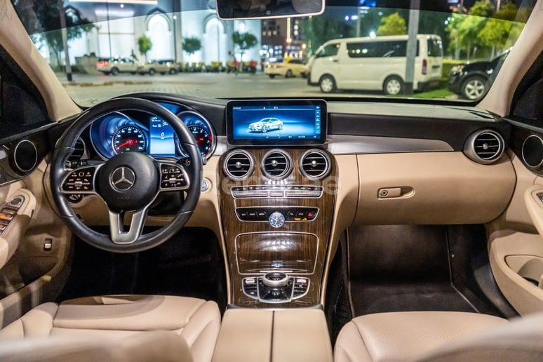 Dubai'de kiralık Mercedes C Serisi (Beyaz), 2019