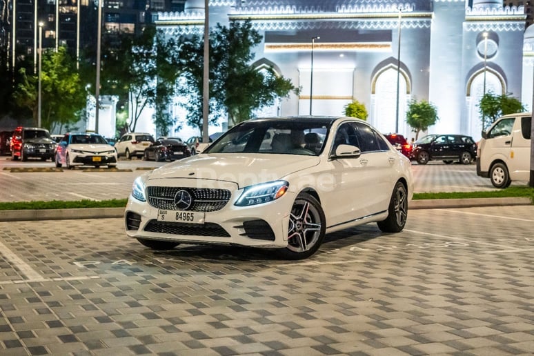 Dubai'de kiralık Mercedes C Serisi (Beyaz), 2019