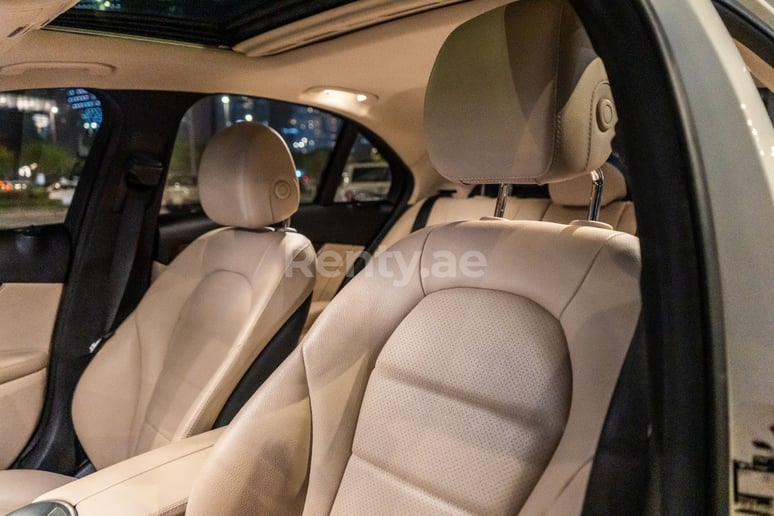 Dubai'de kiralık Mercedes C Serisi (Beyaz), 2019