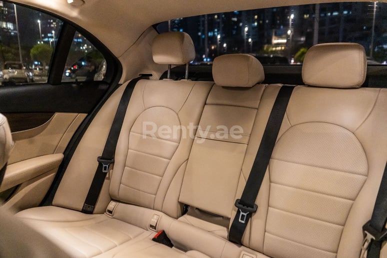 Dubai'de kiralık Mercedes C Serisi (Beyaz), 2019