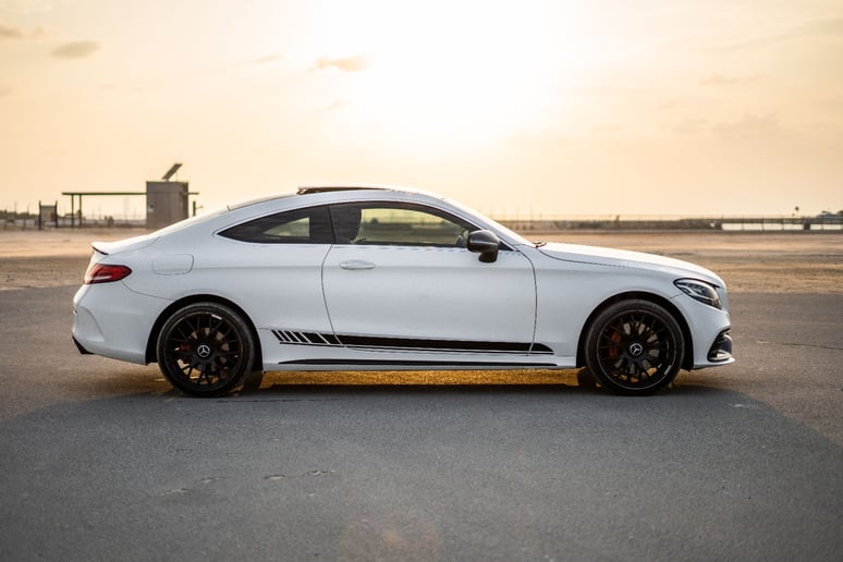 Dubai'de kiralık Mercedes C Serisi (Beyaz), 2019