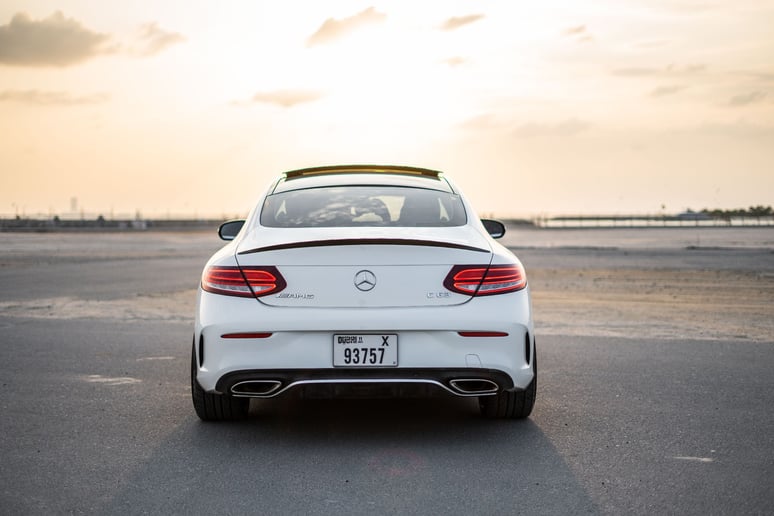 Dubai'de kiralık Mercedes C Serisi (Beyaz), 2019
