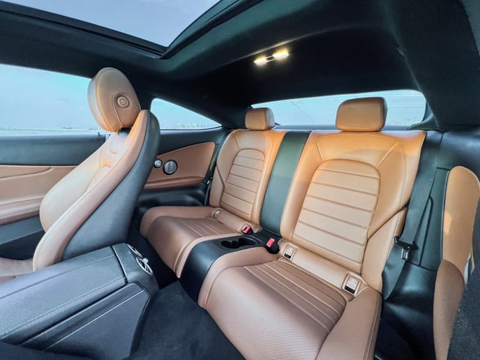 Dubai'de kiralık Mercedes C Serisi (Beyaz), 2019